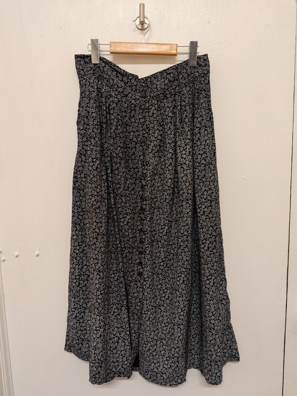 Smart Set Floral Print Button-Front Midi Skirt Black And White Size 13